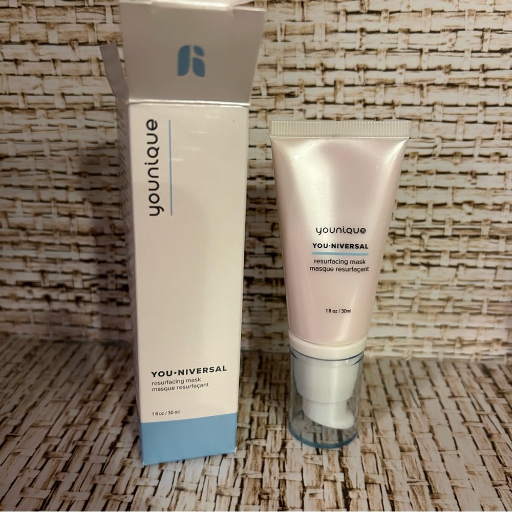 🐾Younique Resurfacing Mask🐾